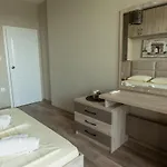 Riverview - Free Private Parking Apartment