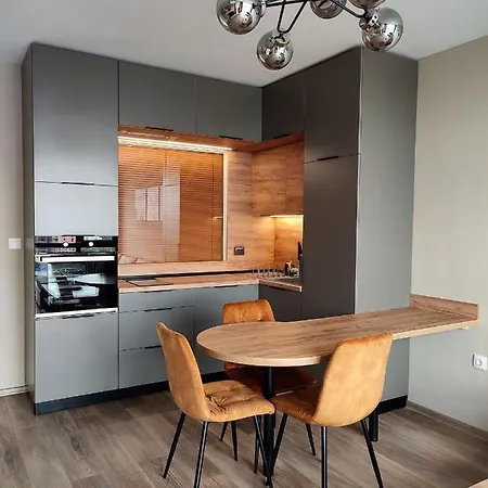 Riverview Apartment *