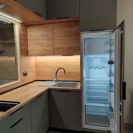 Riverview Apartment *