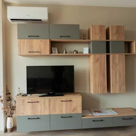 Riverview Apartment *